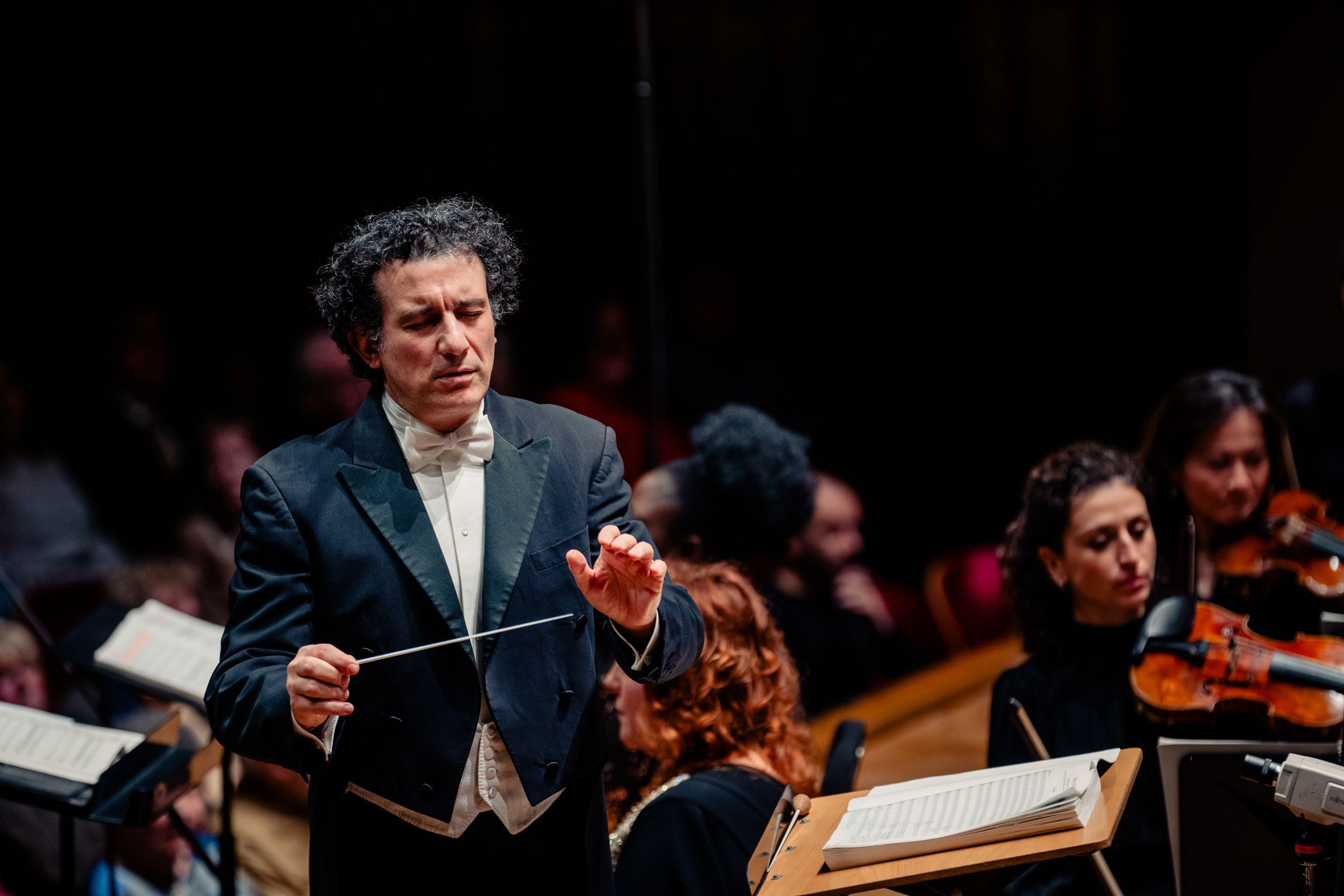 Alain Altinoglu dirige le <i>Requiem</i> de Verdi © Vincent Callot