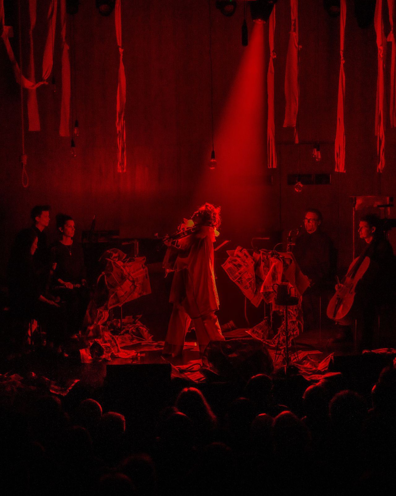 Patricia Kopatchinskaja dans son <i>Pierrot lunaire</i> &copy; Marco Borggreve