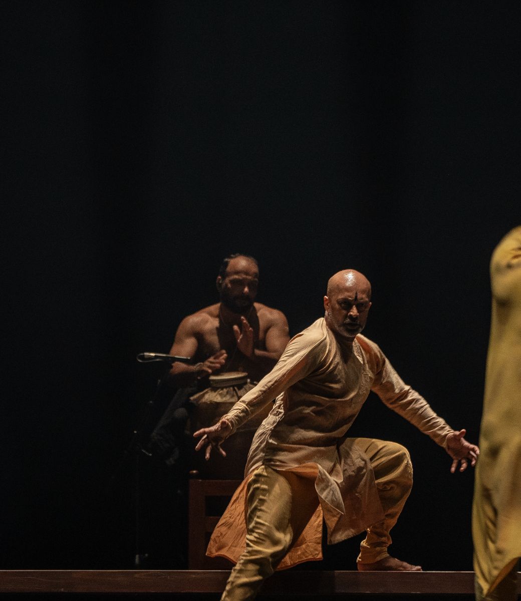 Akram Khan in <i>Gigenis: The generation of the Earth</i> © Maxime Dos, Productions Sarfati