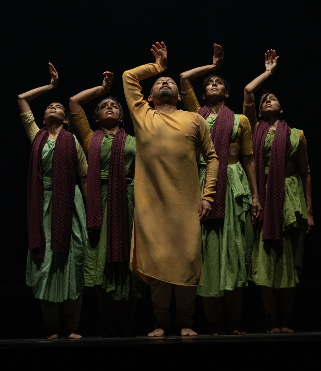 Mavin Khoo and the cast of Akram Khan's *Gigenis: The generation of the Earth © Maxime Dos, Productions Sarfati