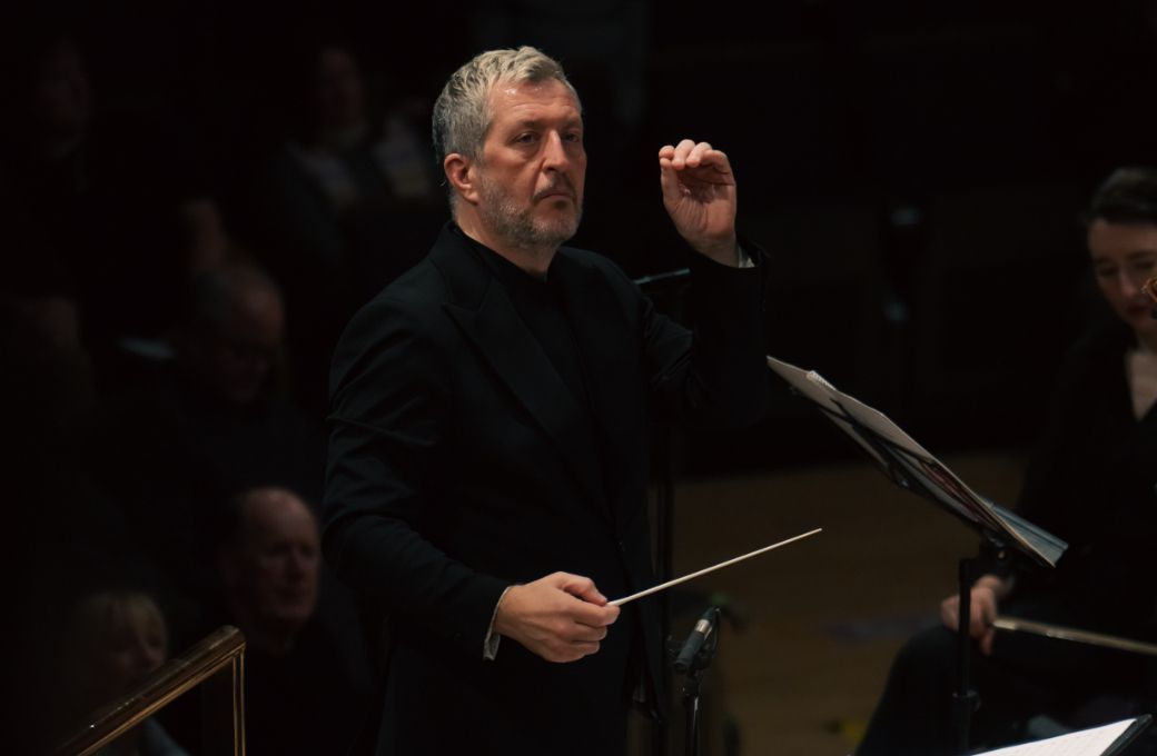 Thomas Ad&egrave;s &copy; David Hughes | The Hall&eacute;