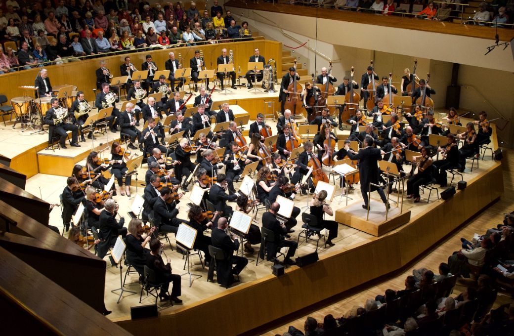 David Afkham al frente de la Orquesta Nacional de España © Rafa Martín | OCNE