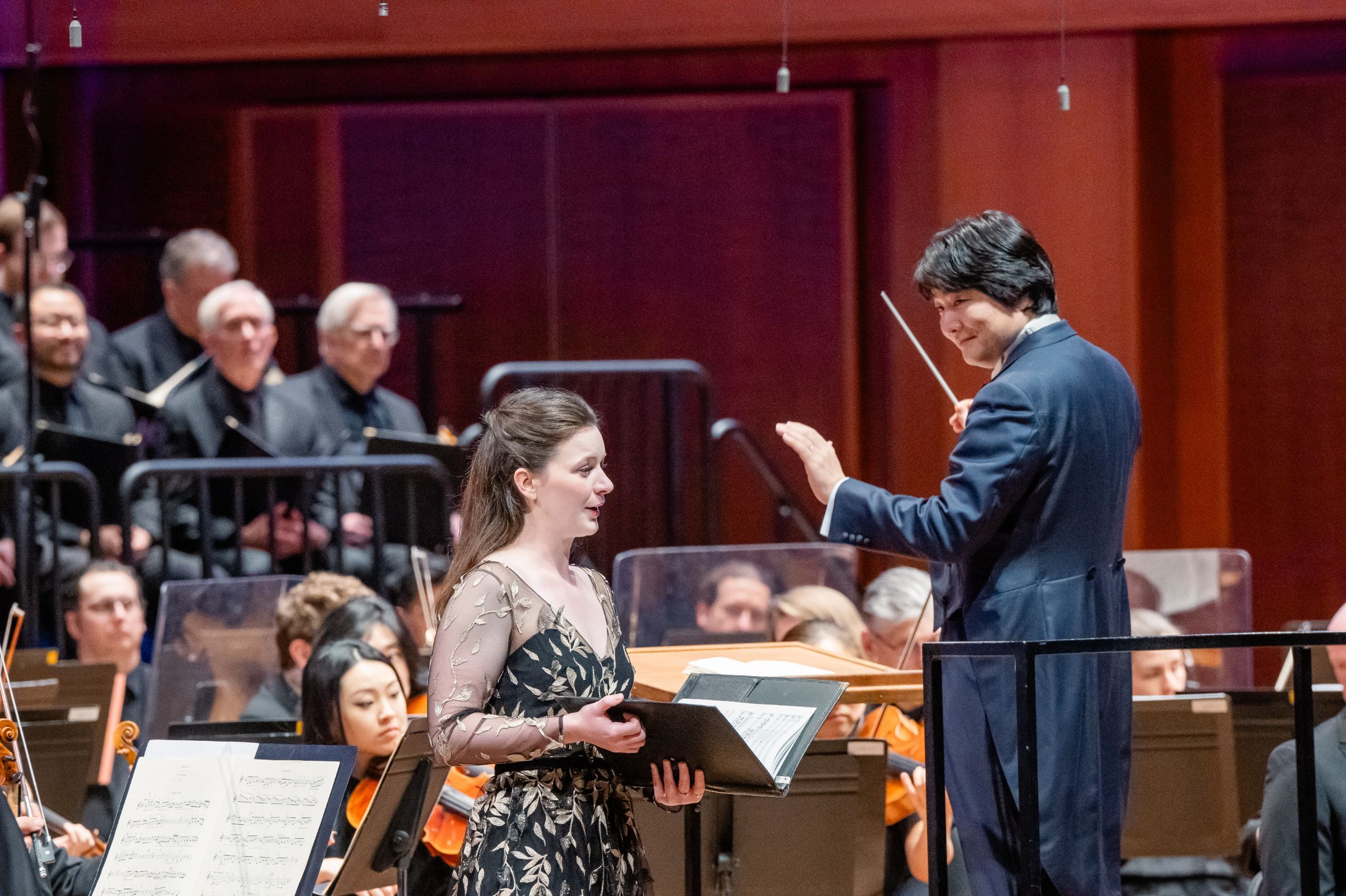 Liv Redpath and Kazuki Yamada with the Seattle Symphony and Chorale &copy; Brandon Patoc