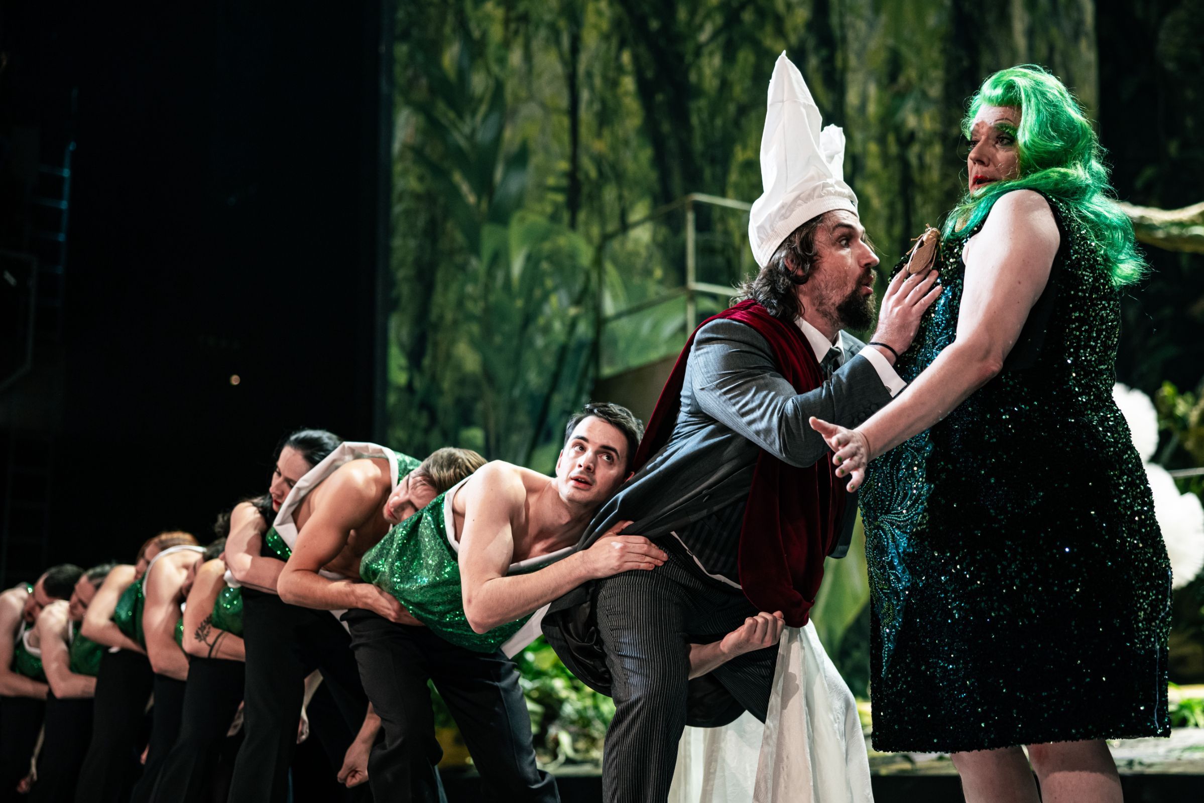 Pavol Kubáň (Jupiter), Marcel Beekman (Platée) and the National Theatre Opera Ballet © Pavel Hejný