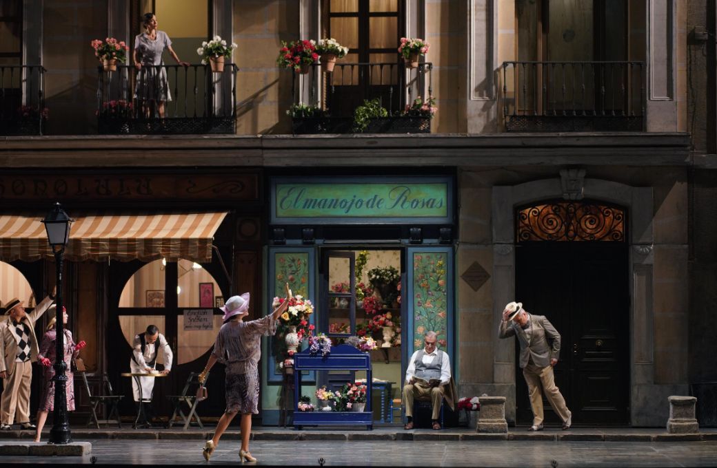 Escena de <i>La del manojo de rosas</i> &copy; Javier del Real | Teatro de la Zarzuela