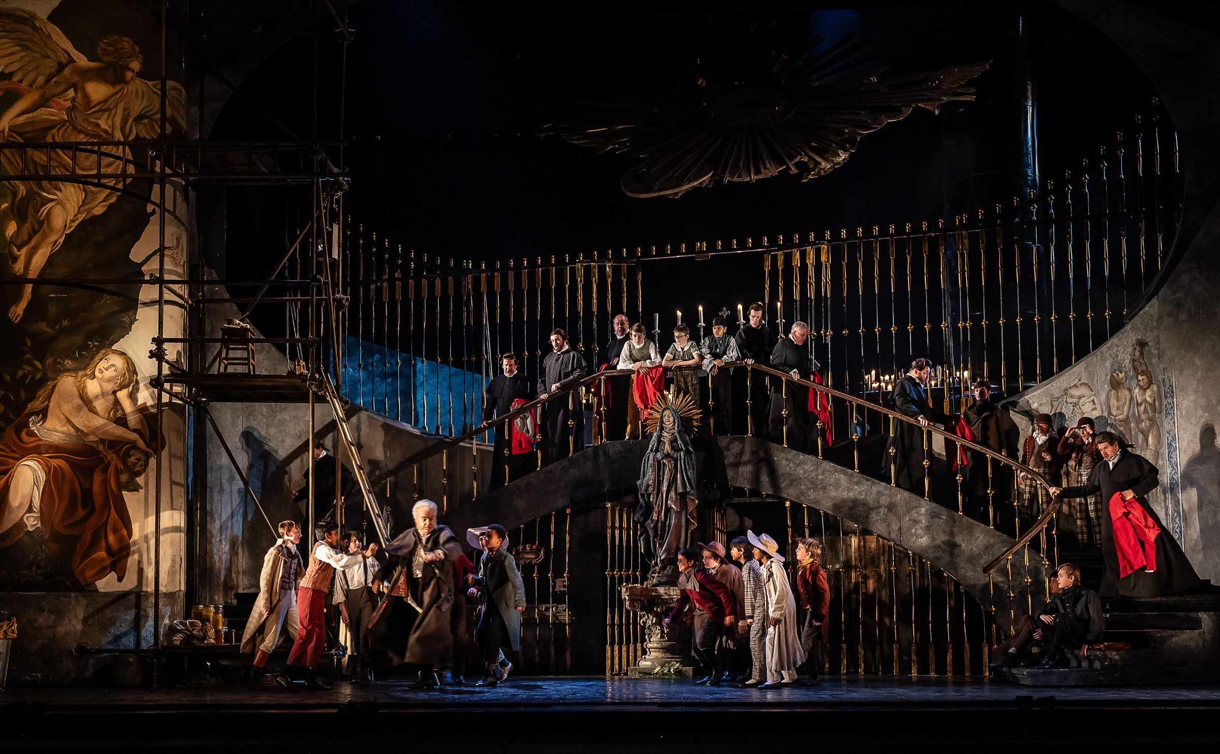 Maurizio Muraro (Sacristan) and chorus &copy; RBO | Clive Barda
