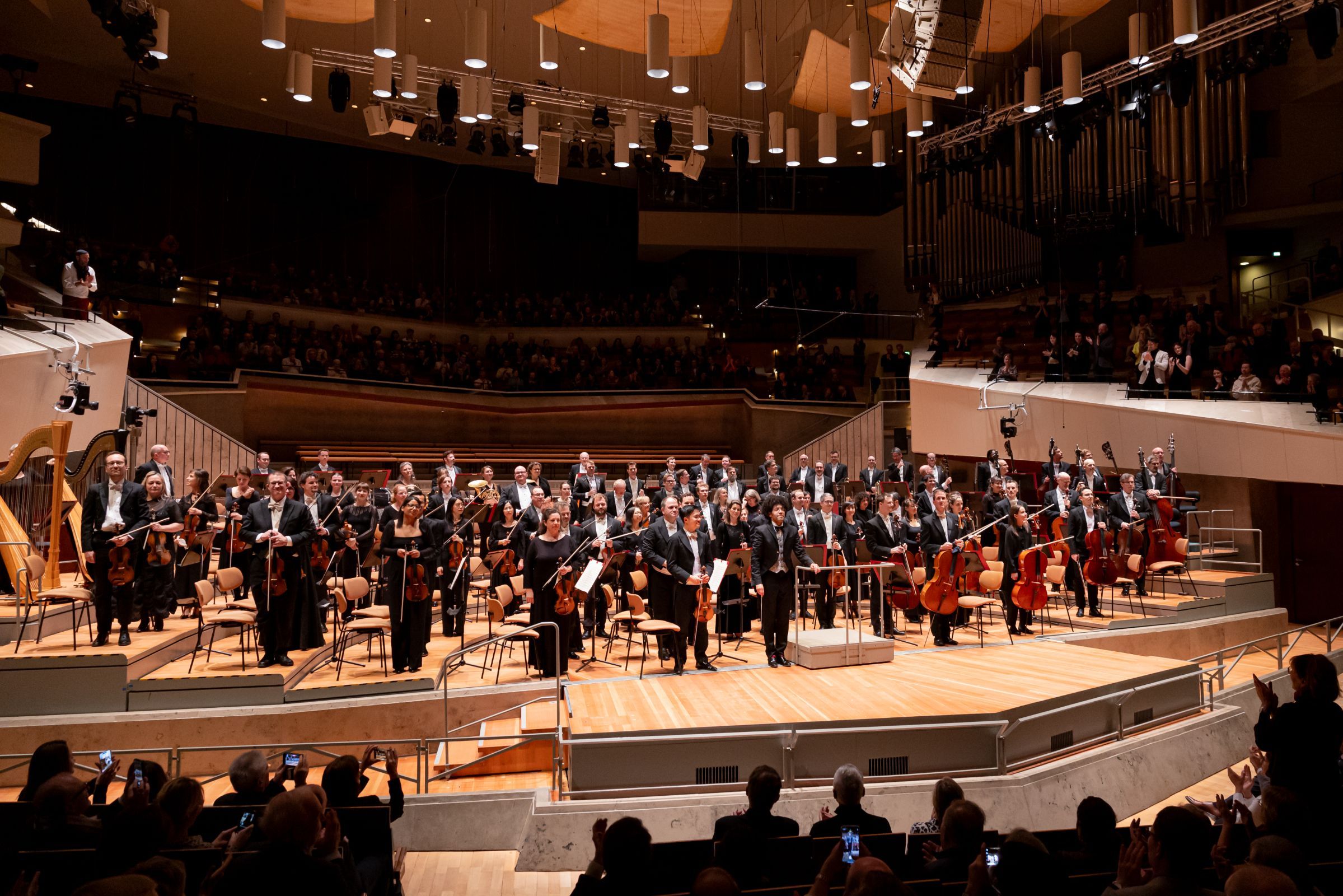 Rafael Payare and the Orchestre Symphonique de Montréal in Berlin's Philharmonie &copy; Antoine Saito