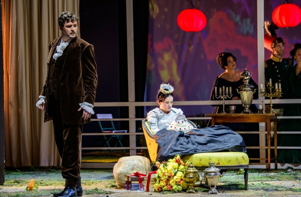 Samuel Hasselhorn (Eugen Onegin) und Tetiana Miyus (Tatjana) &copy; Bettina Stoess
