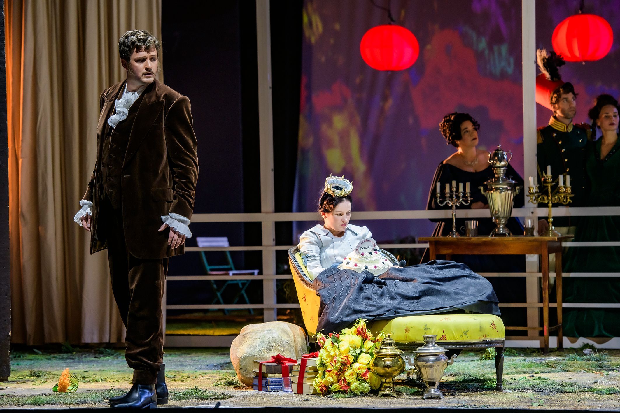 Samuel Hasselhorn (Eugen Onegin) und Tetiana Miyus (Tatjana) &copy; Bettina Stoess