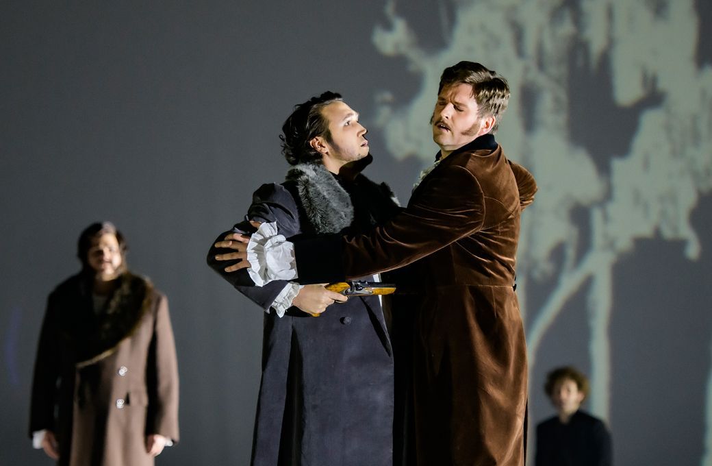 Sergei Nikolaev (Lensky) und Samuel Hasselhorn (Eugen Onegin) &copy; Bettina Stoess