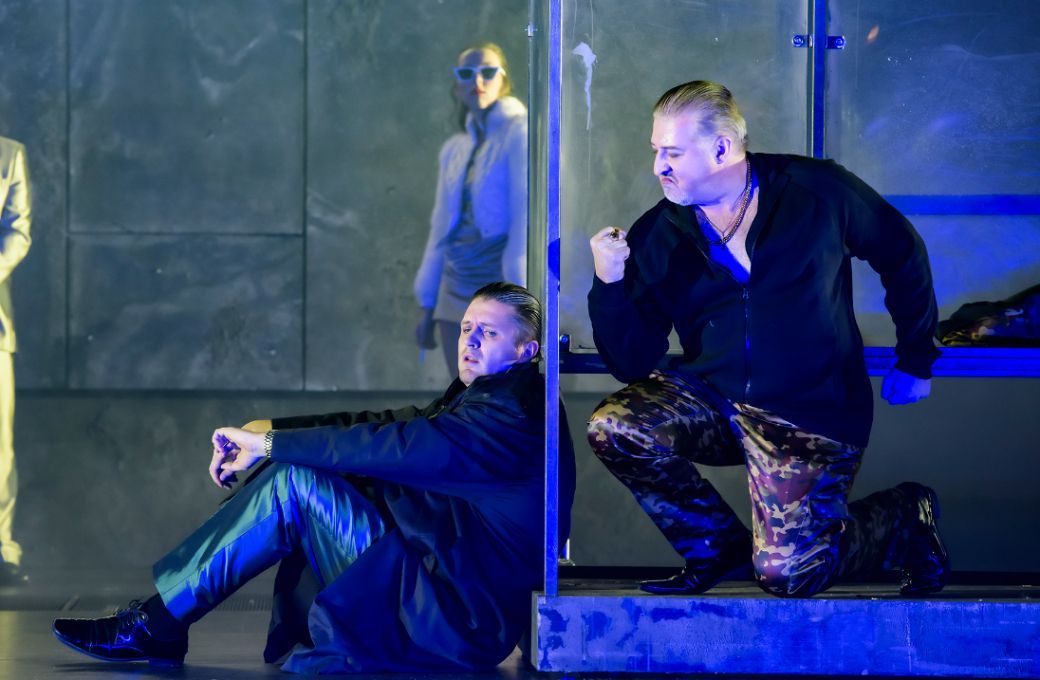 Samuel Hasselhorn (Eugen Onegin) und Taras Konoshchenko (Gremin) &copy; Bettina Stoess