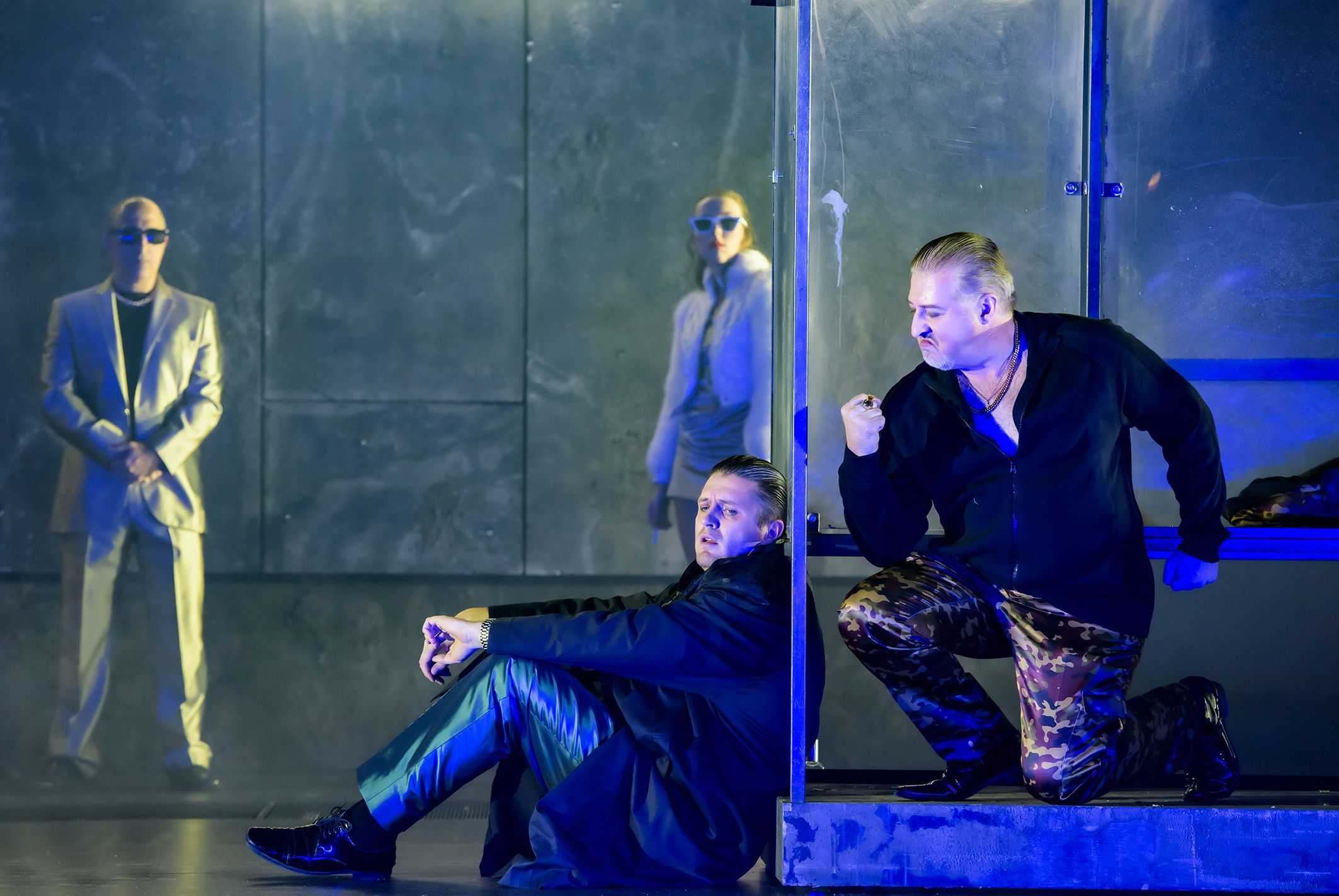 Samuel Hasselhorn (Eugen Onegin) und Taras Konoshchenko (Gremin) &copy; Bettina Stoess