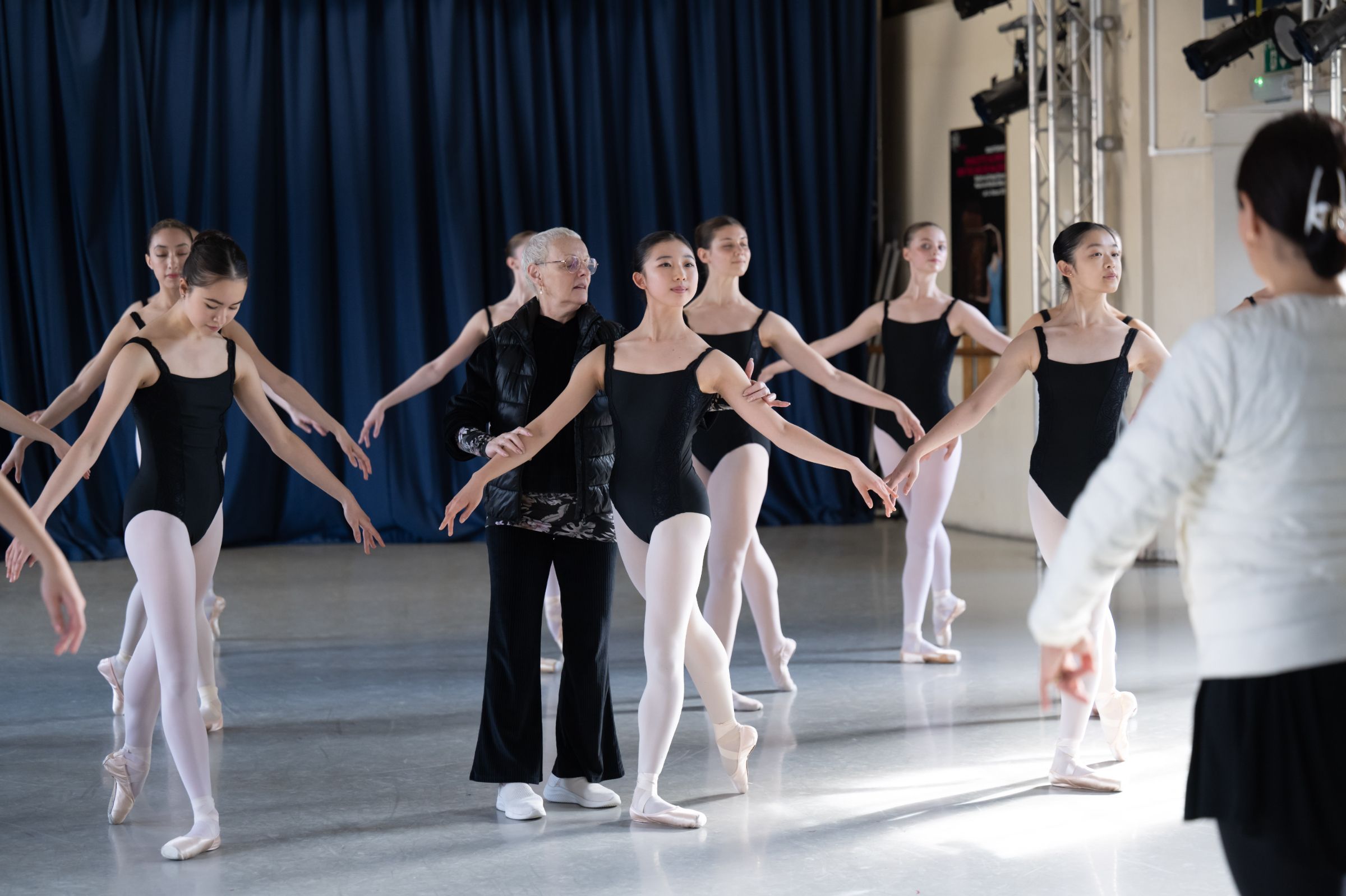 Lynne Charles teaching students at English National Ballet School &copy; Photography by ASH