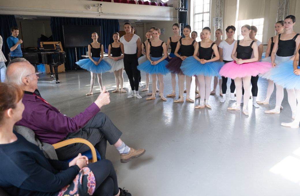 Ronald Hynd gives the students of English National Ballet School the &lsquo;thumbs up&rsquo; &copy; Photography by ASH