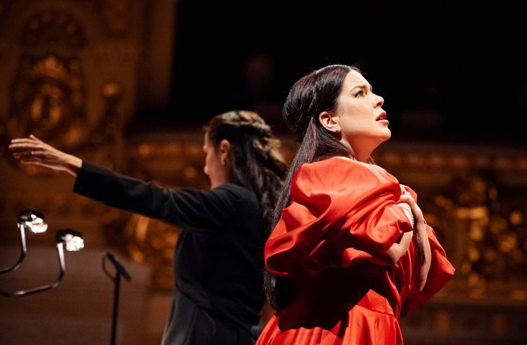 La directora Simone Menezes y la soprano Camila Provenzale &copy; Sergi Panizo | Gran Teatre del Liceu
