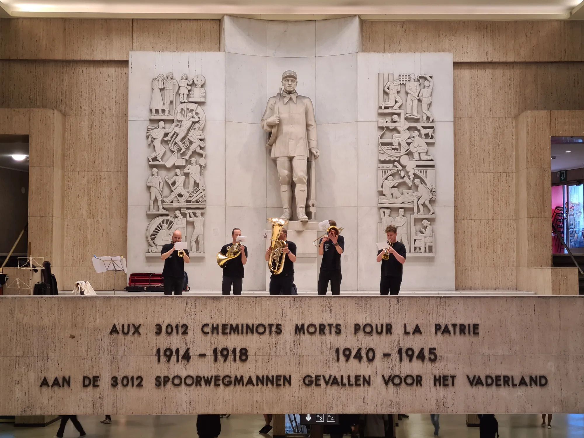 BRAND New: Performance at the Brussels Central Station war memorial &copy; EMCY