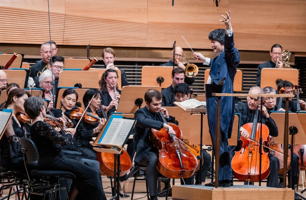 Kazuki Yamada conducts the New York Philharmonic &copy; Brandon Patoc