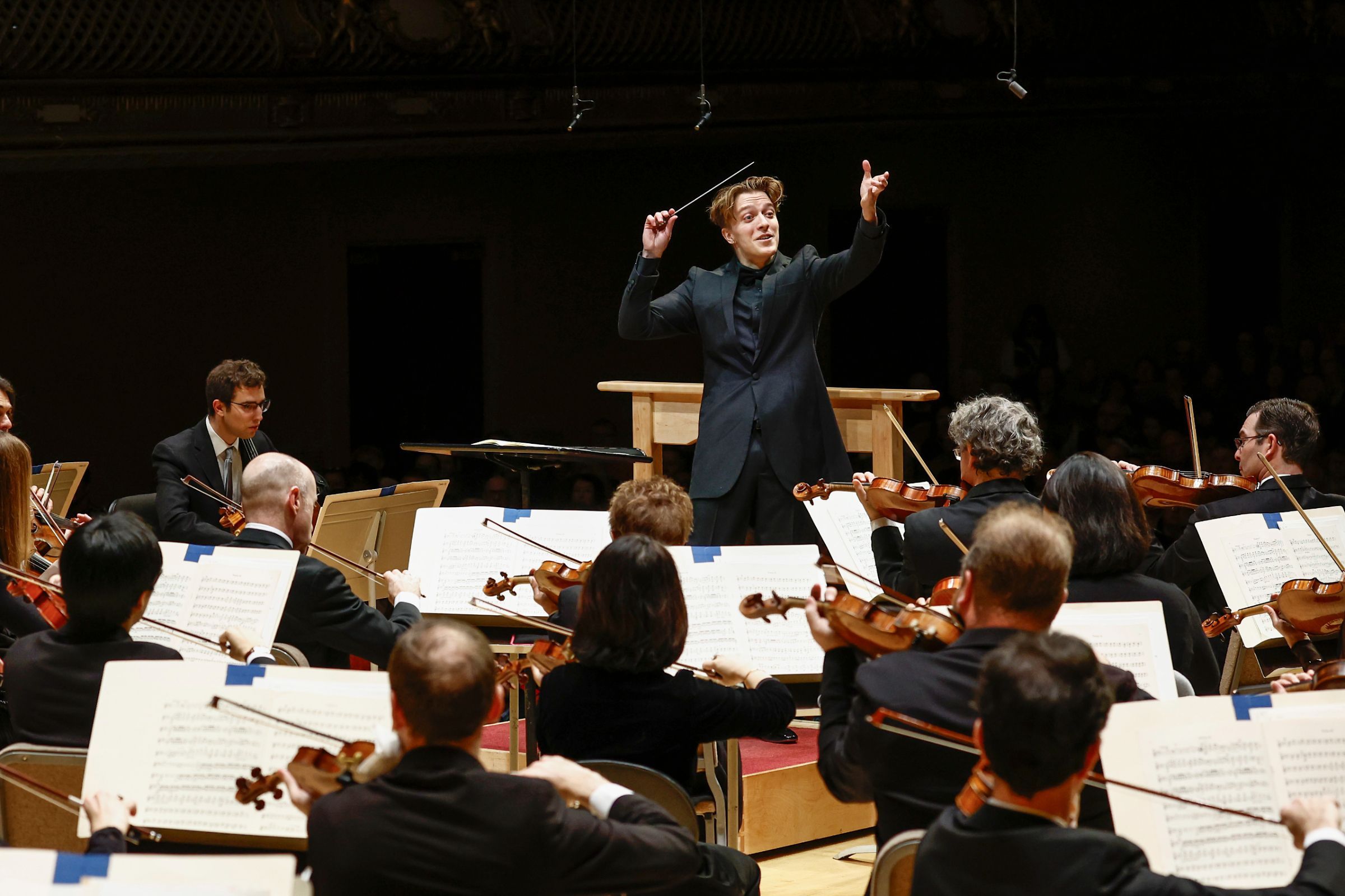Ross Jamie Collins conducts the Boston Symphony &copy; Winslow Townson