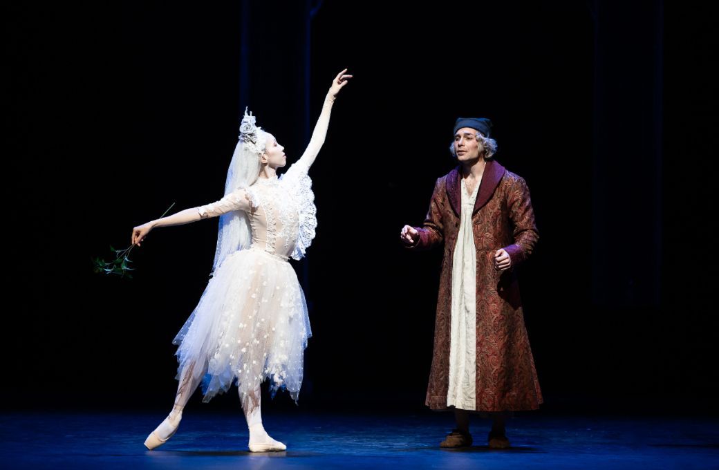 Zhiyao Chen and Johan Pakkanen in David Bintley's <i>A Christmas Carol</i> &copy; Roosa Oksaharju