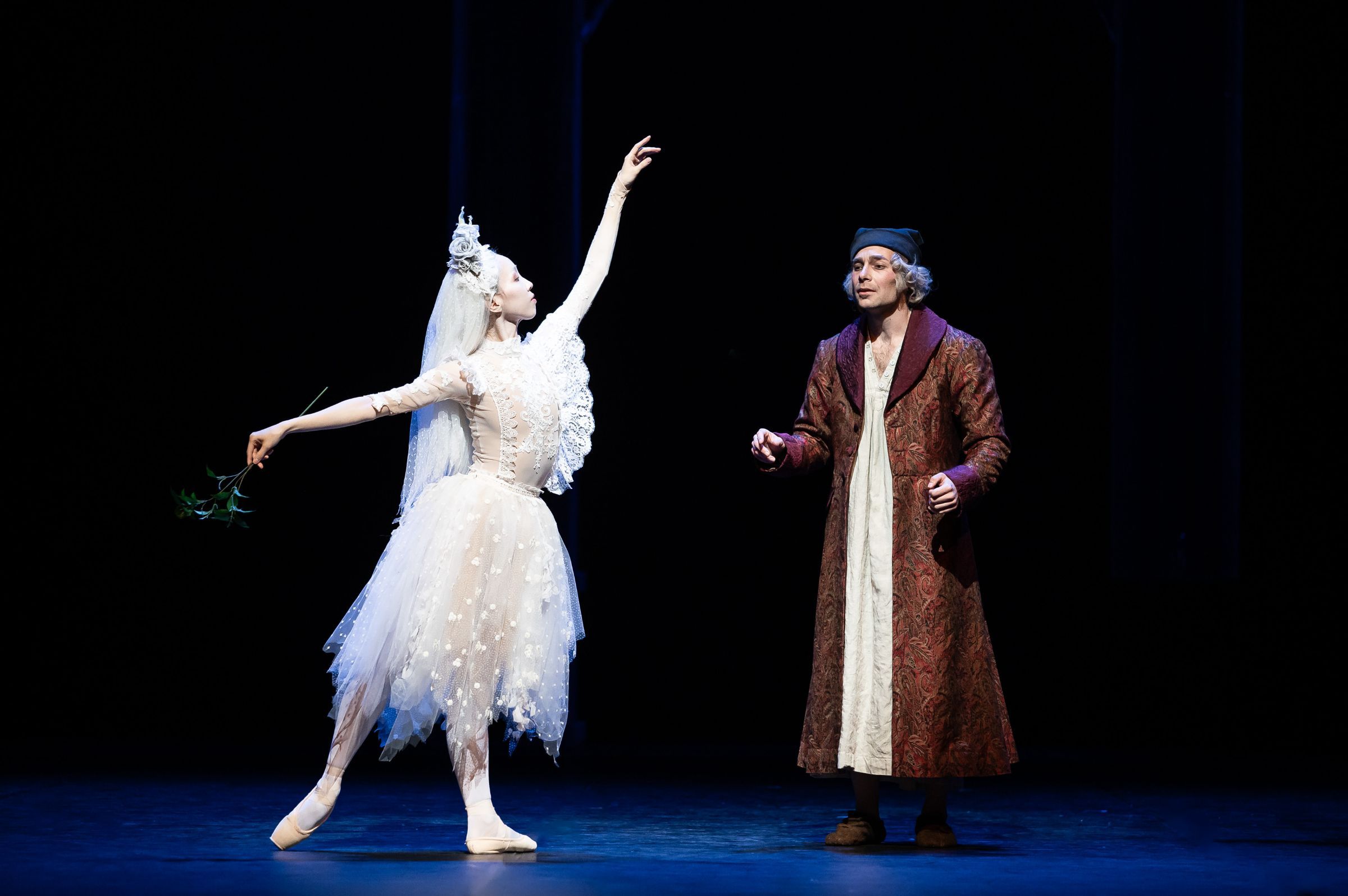 Zhiyao Chen and Johan Pakkanen in David Bintley's <i>A Christmas Carol</i> &copy; Roosa Oksaharju