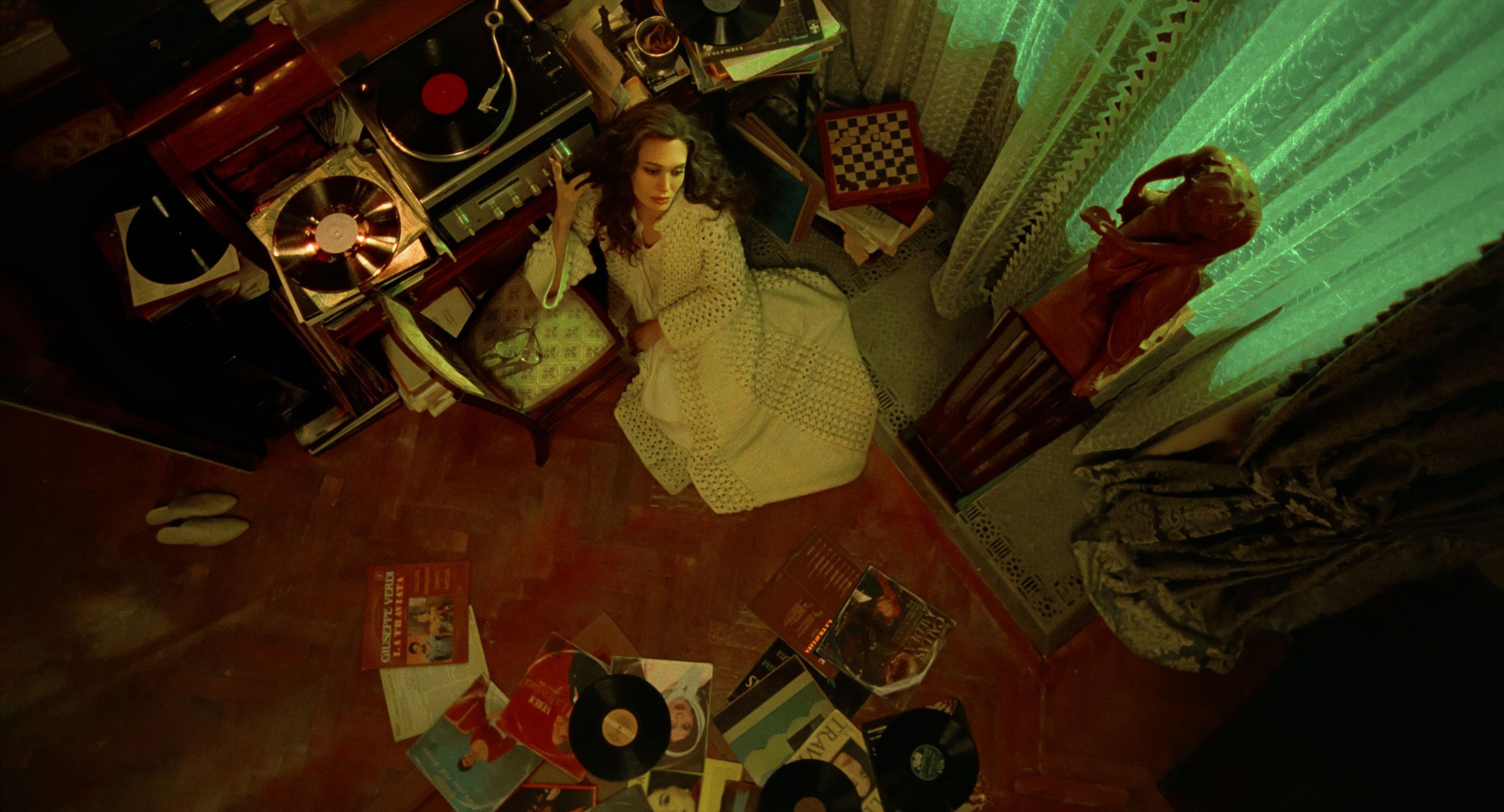 Angelina Jolie (Maria Callas) in <i>Maria</i> &copy; 2024 Netflix Inc | Photo by Pablo Larraín