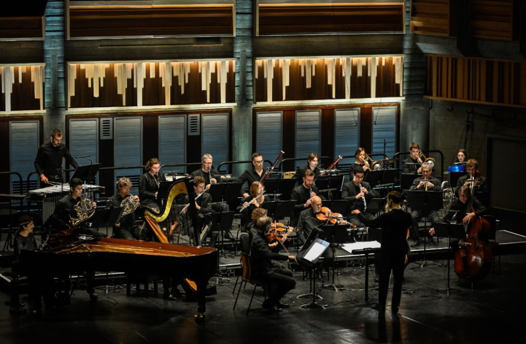 Jack Sheen conducts the London Sinfonietta &copy; Monika S Jakubowska