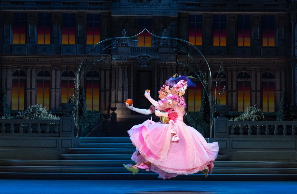 Gary Avis and Luca Acri as Stepsisters in Ashton's <i>Cinderella</i> &copy; Andrej Uspenski