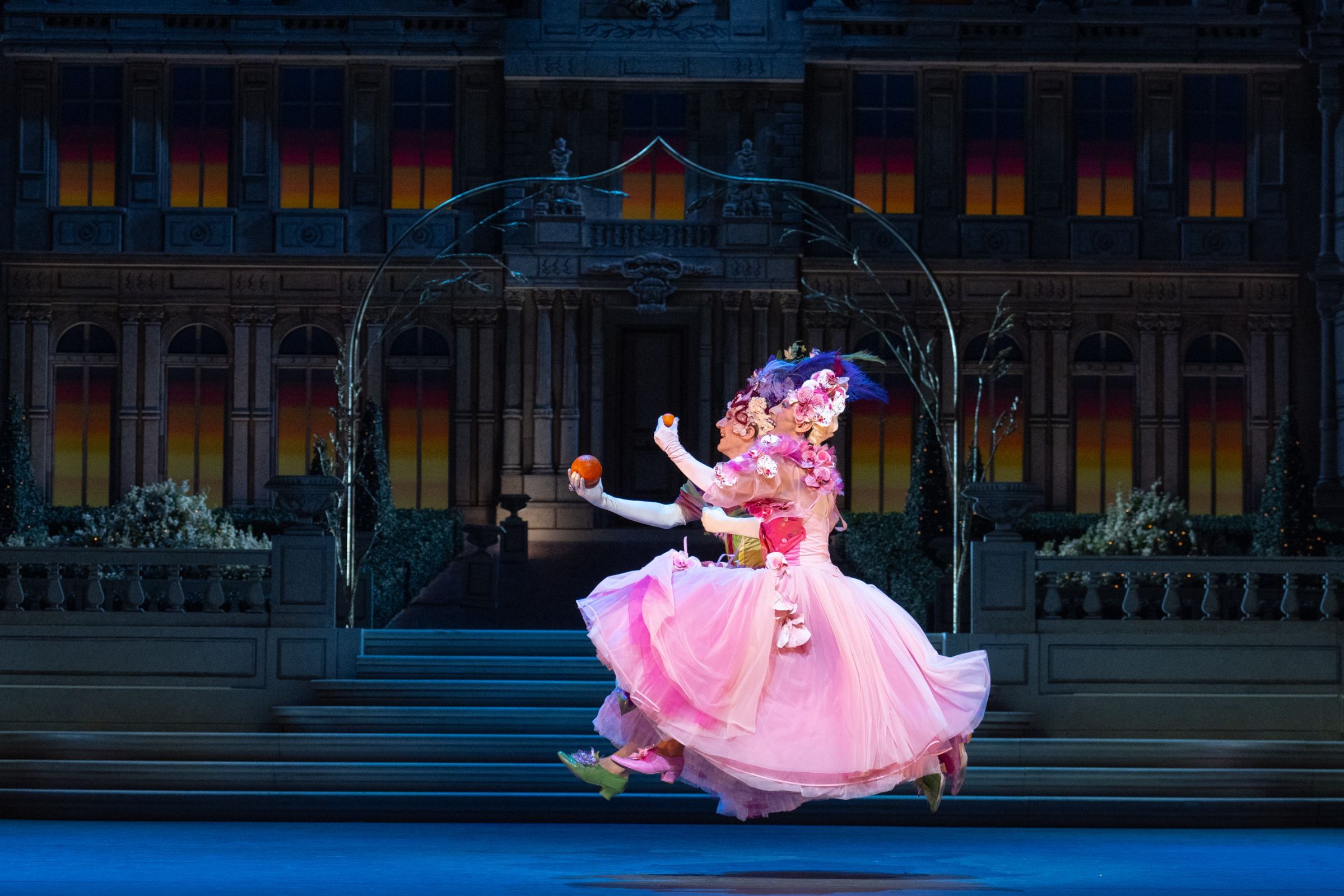 Gary Avis and Luca Acri as Stepsisters in Ashton's <i>Cinderella</i> &copy; Andrej Uspenski