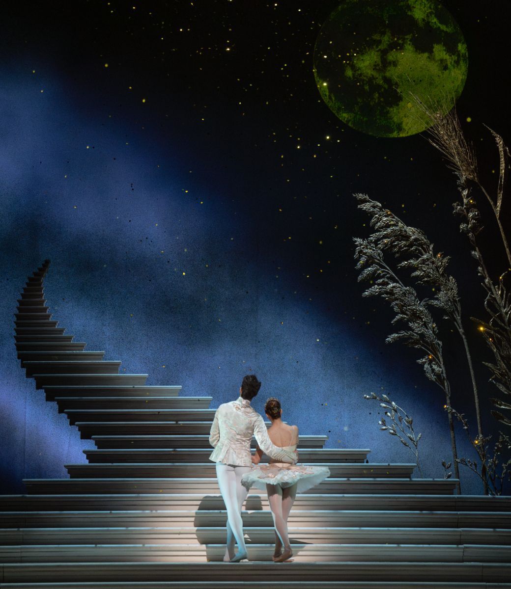 Reece Clarke as the Prince and Marianela Nu&ntilde;ez as Cinderella in Ashton's <i>Cinderella</i> &copy; Andrej Uspenski