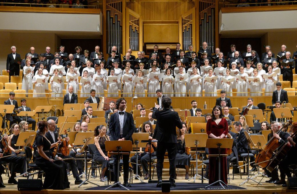 El Orfe&oacute;n Donostiarra, ADDA Simf&ograve;nica, Josep Vicent en la direcci&oacute;n, Milan Peri&scaron;ić y Sabrina G&aacute;rdez &copy; Rafa Mart&iacute;n | Iberm&uacute;sica