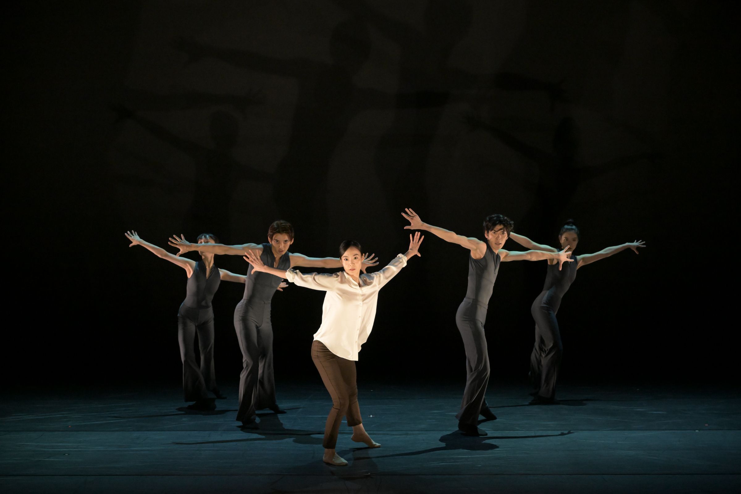 National Ballet of Japan in Kei Nishikawa's <i>Re</i> &copy; Takashi Shikama
