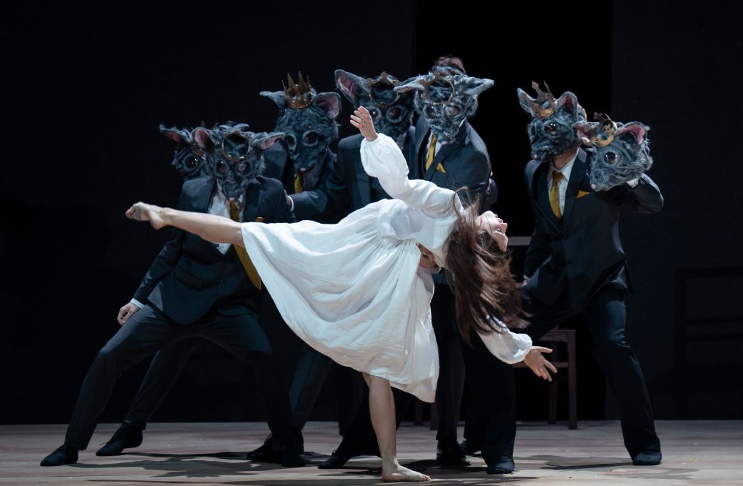 Mila Schmidt (Iolanta) and ensemble © Ashley Taylor | Wiener Staatsballett (2022)
