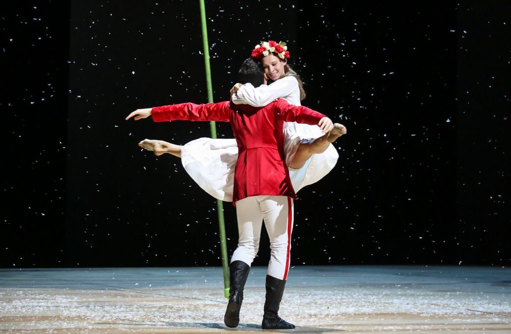 Mila Schmidt (Iolanta) and Felipe Vieira (Nutcracker Prince) © Ashley Taylor | Wiener Staatsballett (2022)