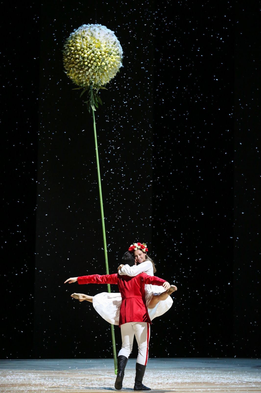 Mila Schmidt (Iolanta) and Felipe Vieira (Nutcracker Prince) © Ashley Taylor | Wiener Staatsballett (2022)