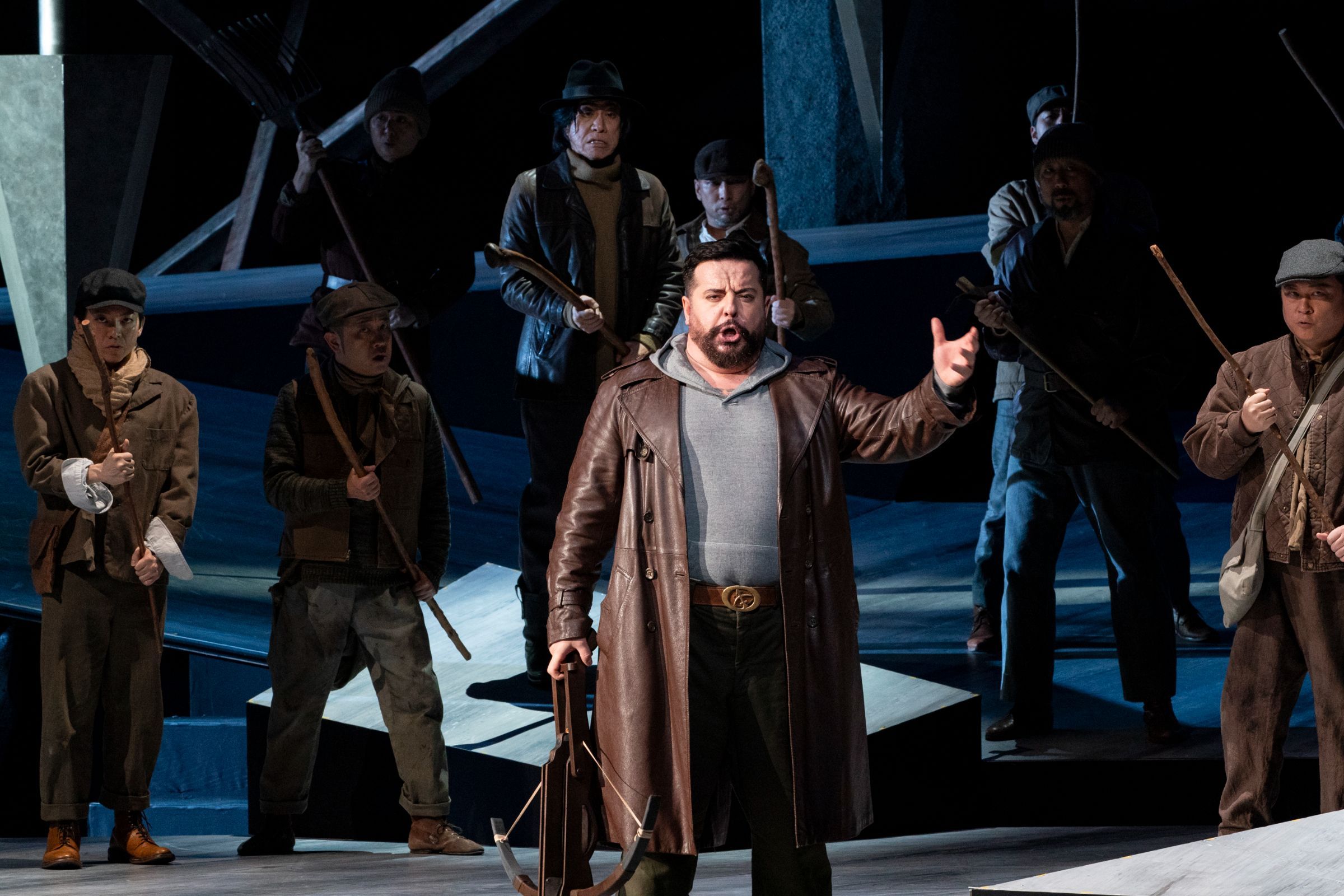Gezim Myshketa (Guillaume Tell) and ensemble &copy; Rikimaru Hotta | New National Theatre, Tokyo