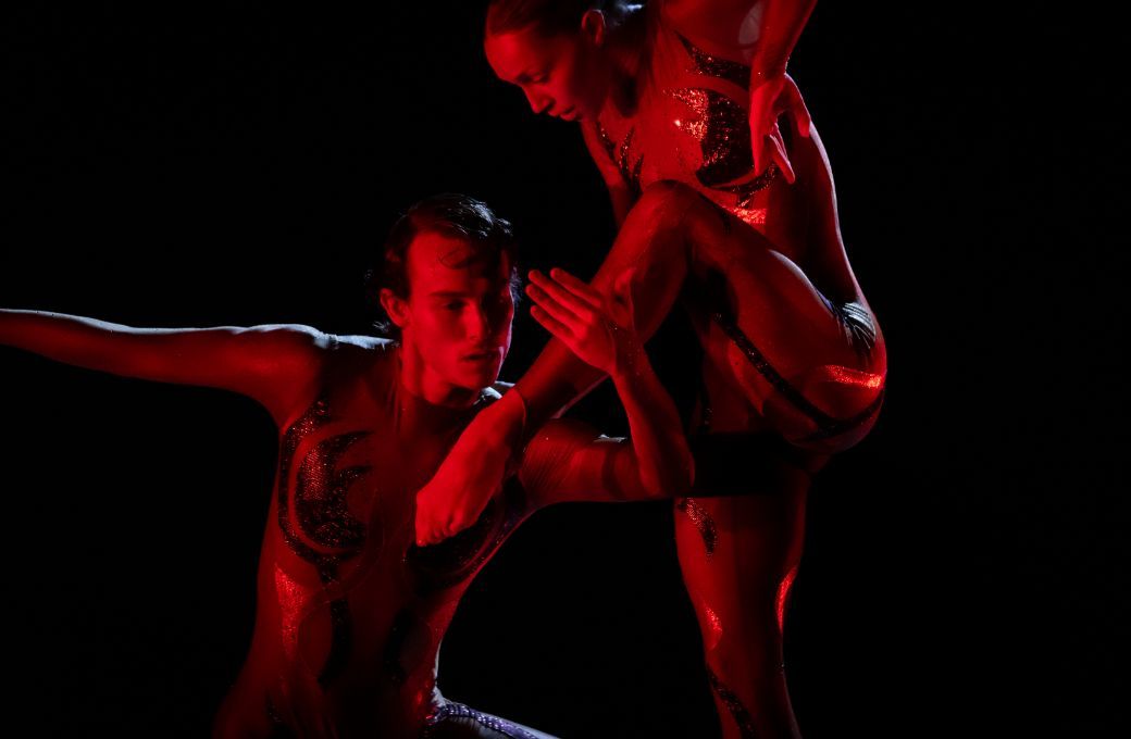 Sydney Dance Company in Dean Elliott's <i>Full In/Half Out</i> &copy; Pedro Greig