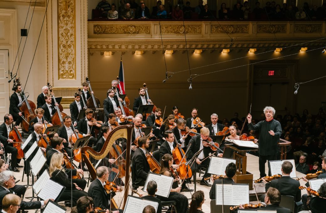 Semyon Bychkov conducts the Czech Philharmonic &copy; Fadi Kheir