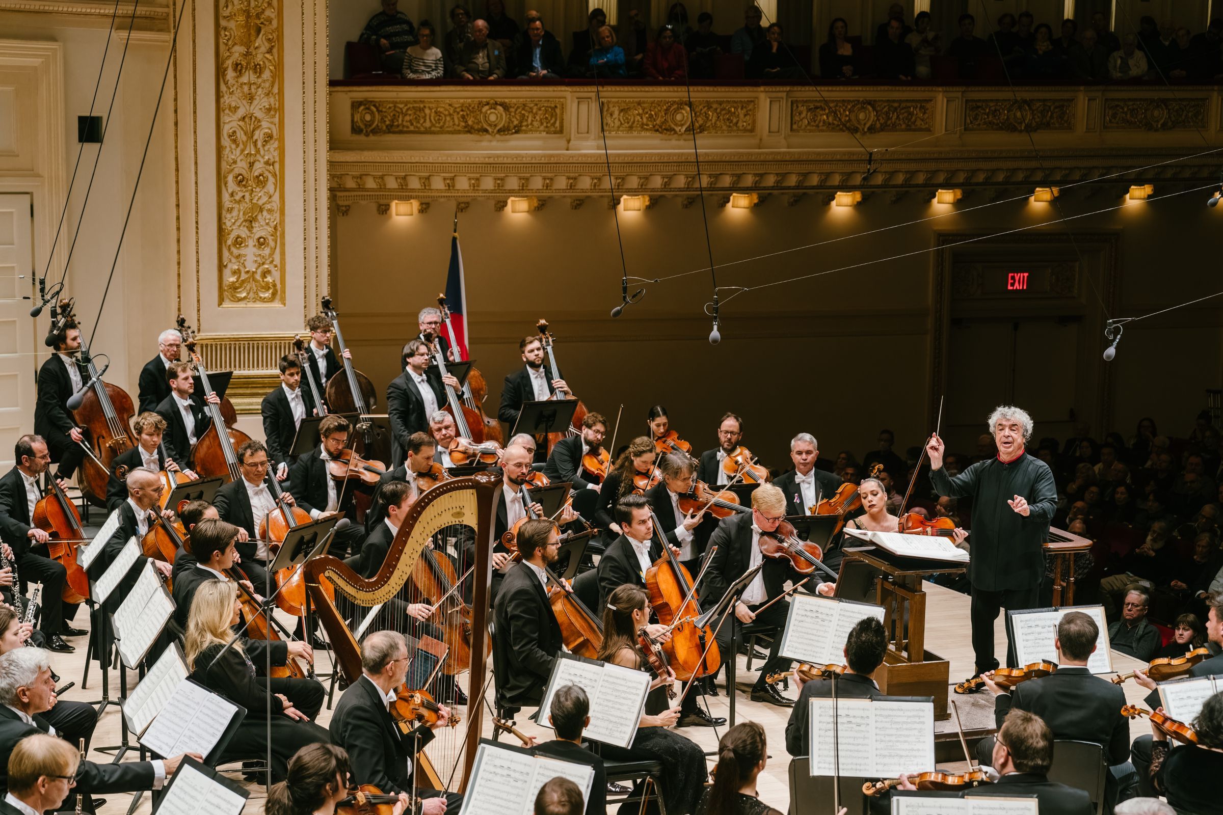 Semyon Bychkov conducts the Czech Philharmonic &copy; Fadi Kheir