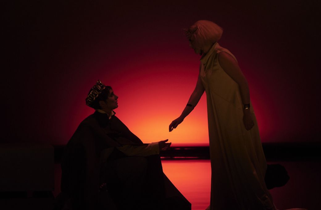 Anett Fritsch (Idamante) und Lavinia Bini (Ilia) © Matthias Baus