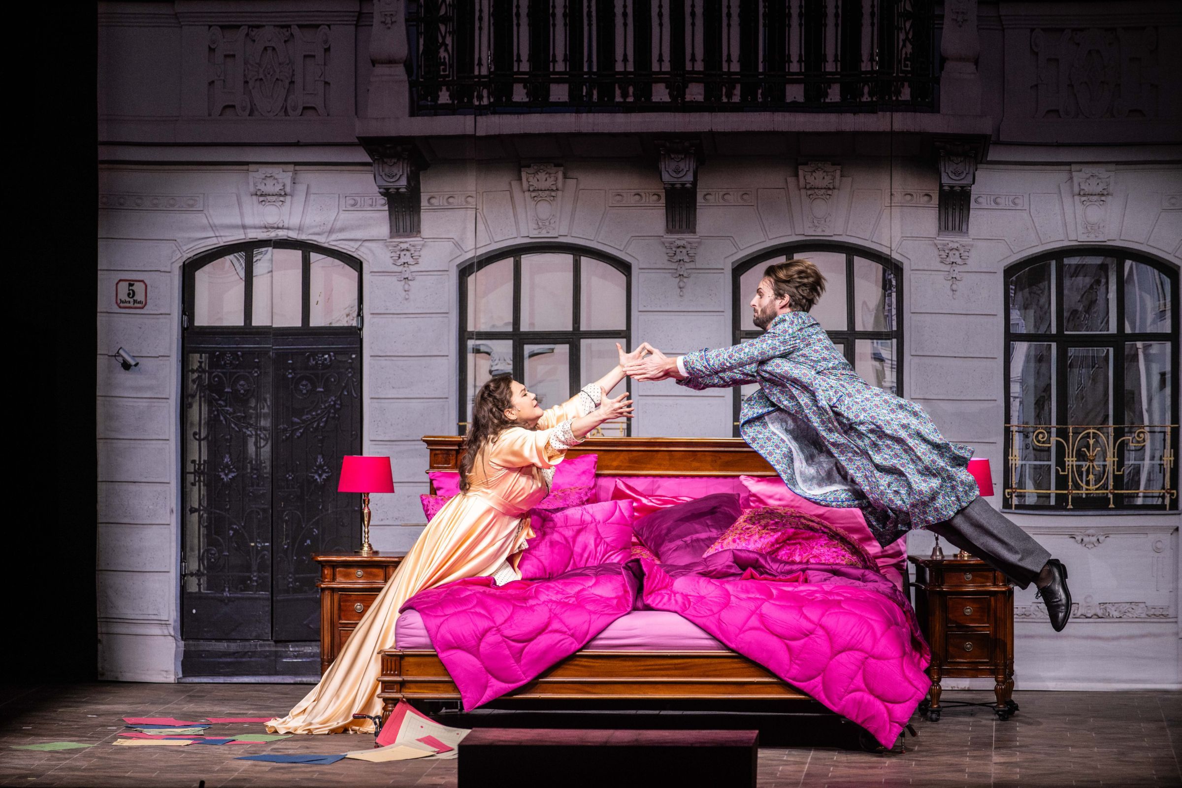 Hulkar Sabirova (Rosalinde) and Björn Bürger (Gabriel von Eisenstein) &copy; Dutch National Opera | Bart Grietens