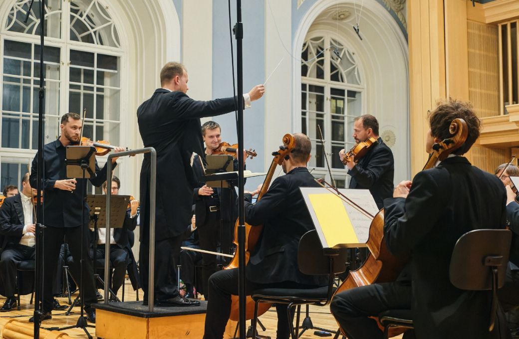 Robert Kružík and the Pavel Bořkovec Quartet with the Bohuslav Martinů Philharmonic &copy; Michael Romanovsky