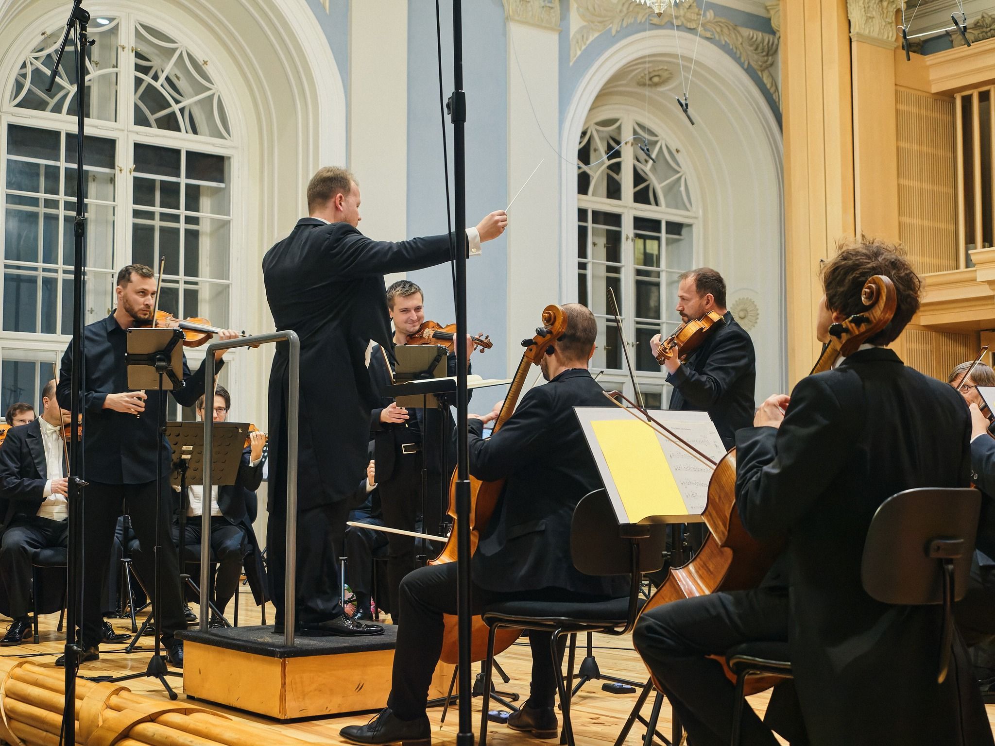 Robert Kružík and the Pavel Bořkovec Quartet with the Bohuslav Martinů Philharmonic &copy; Michael Romanovsky