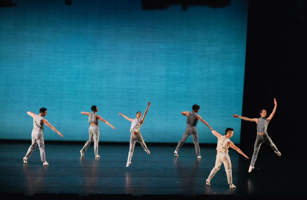 Lucinda Childs Dance Company in <i>Distant figures</i> © Fabian Schellhorn