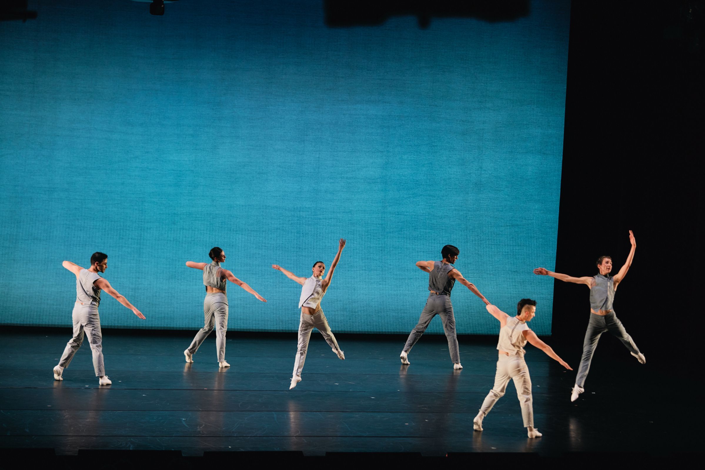 Lucinda Childs Dance Company in <i>Distant figures</i> © Fabian Schellhorn
