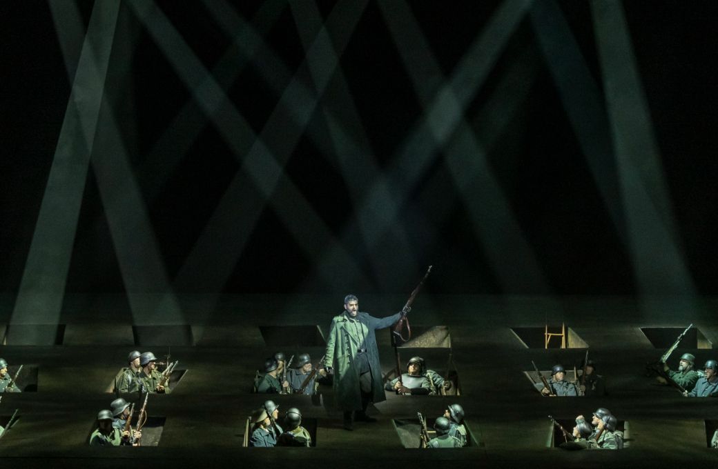 Lucas Meachem (Conte di Luna) en <i>Il trovatore</i> en Les Arts &copy; Miguel Lorenzo | Les Arts