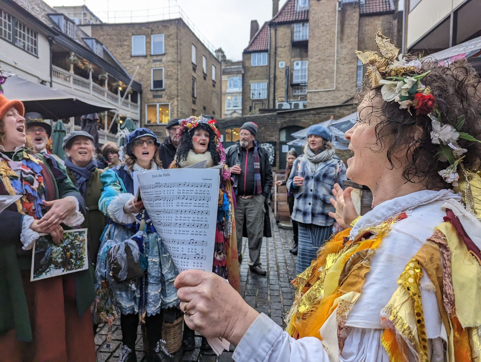 Caroling on Twelfth Night © Sasastro | Flickr