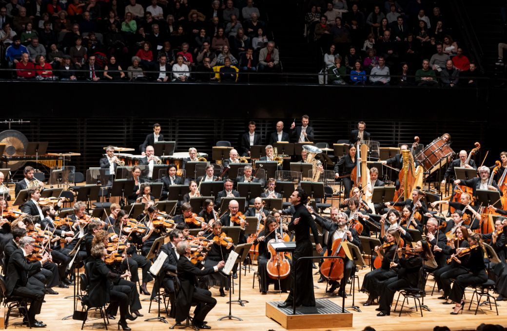 Teodor Currentzis dirige l'Orchestre de l'Opéra de Paris à la Philharmonie © Émilie Brouchon / Opéra national de Paris
