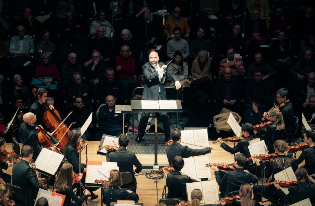 Pierre Bleuse dirige le grand soir Edgard Var&egrave;se &agrave; la Philharmonie &copy; Quentin Chevrier