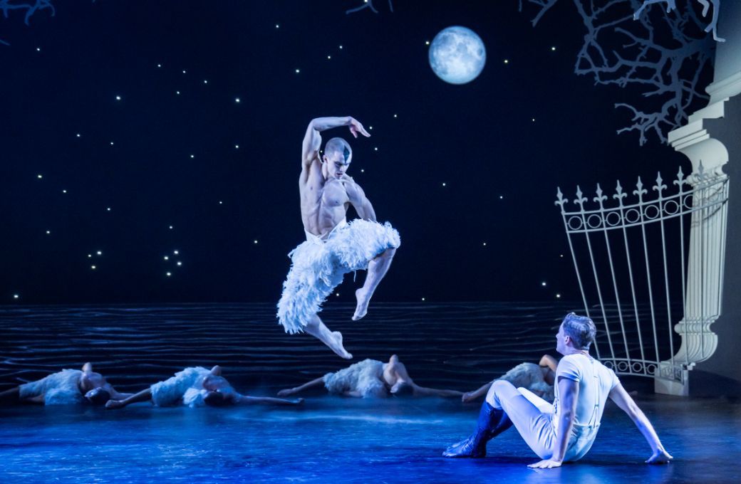 Harrison Dowzell as The Swan and James Lovell as The Prince in Bourne's <i>Swan Lake</i> © Johan Persson