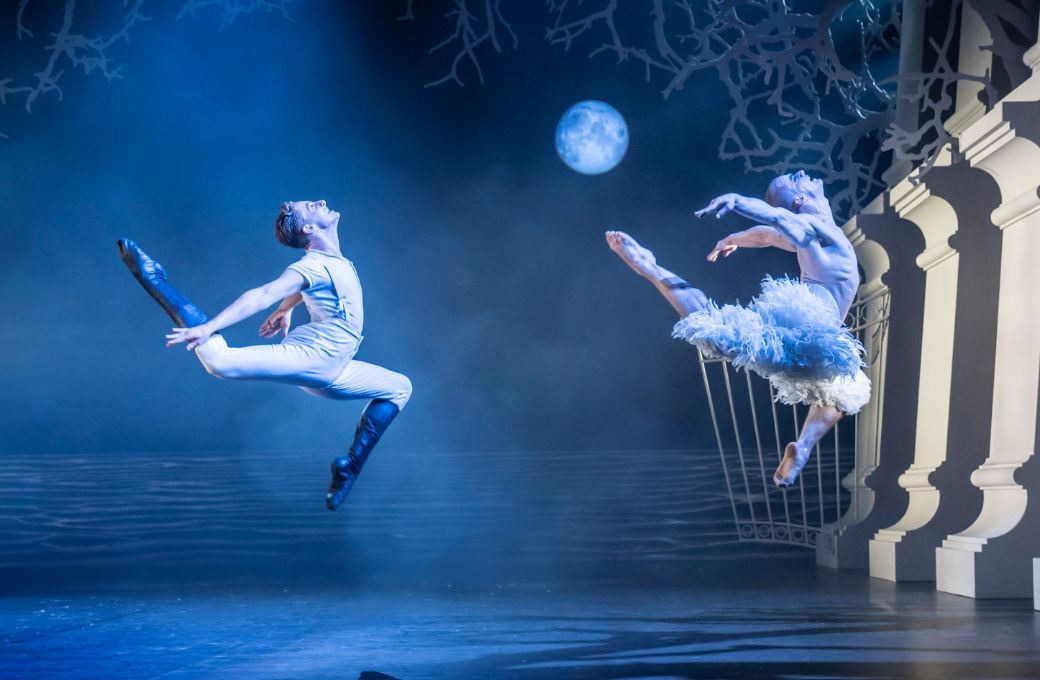 James Lovell as The Prince and Harrison Dowzell as The Swan in Bourne's <i>Swan Lake</i> © Johan Persson
